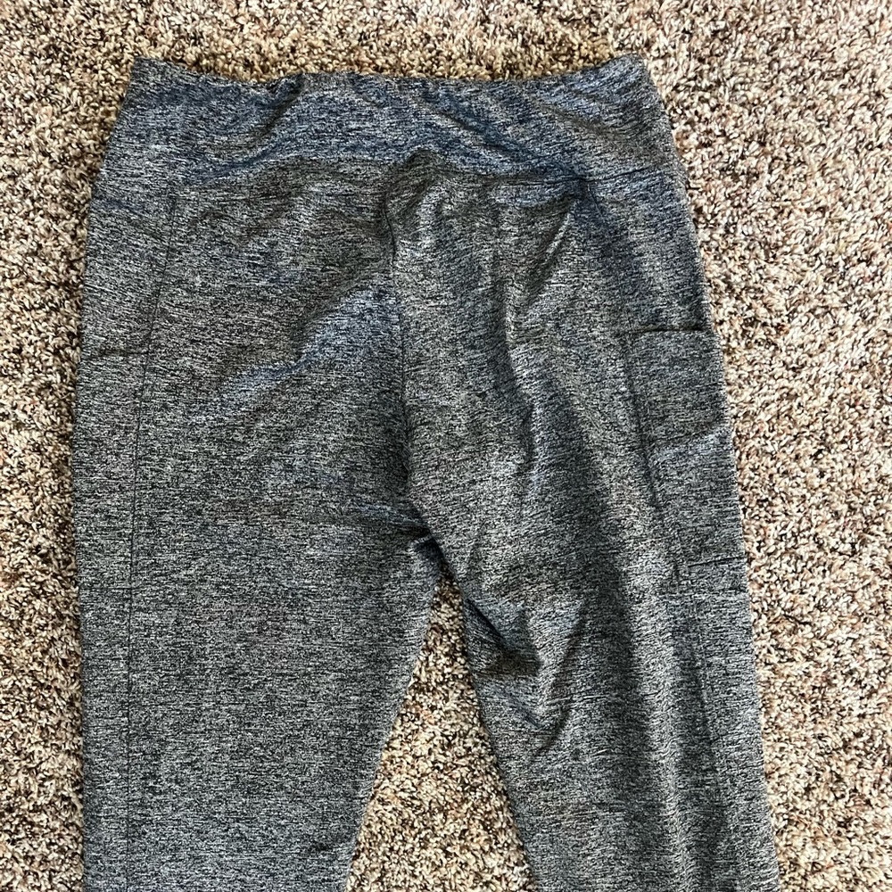 Nirlon athletic leggings with pockets